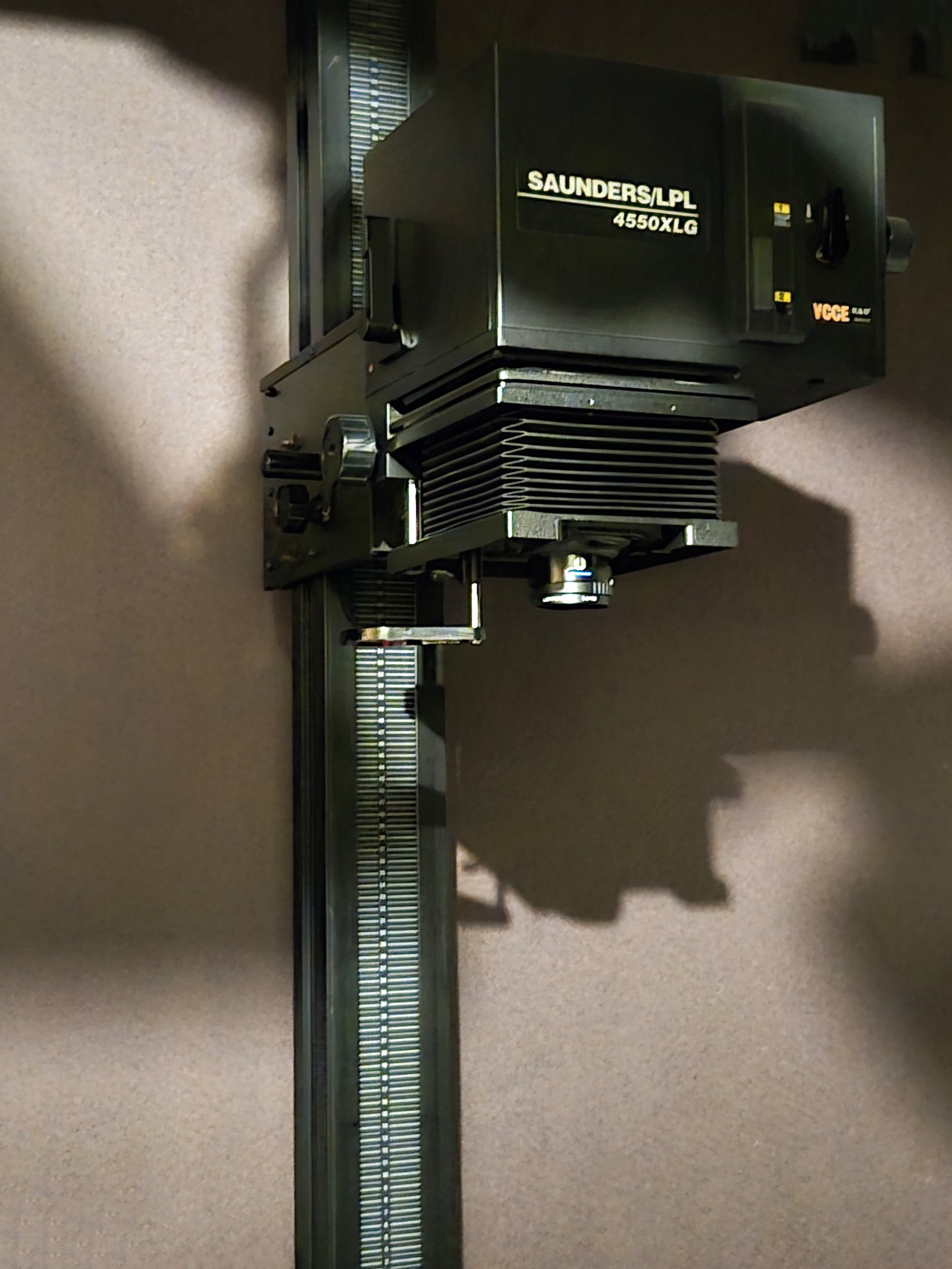 Professional photographic enlarger for fine art printing